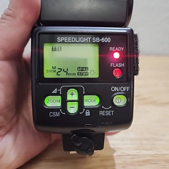 Nikon Speedlight SB-600 Mount Flash /Works GREAT!